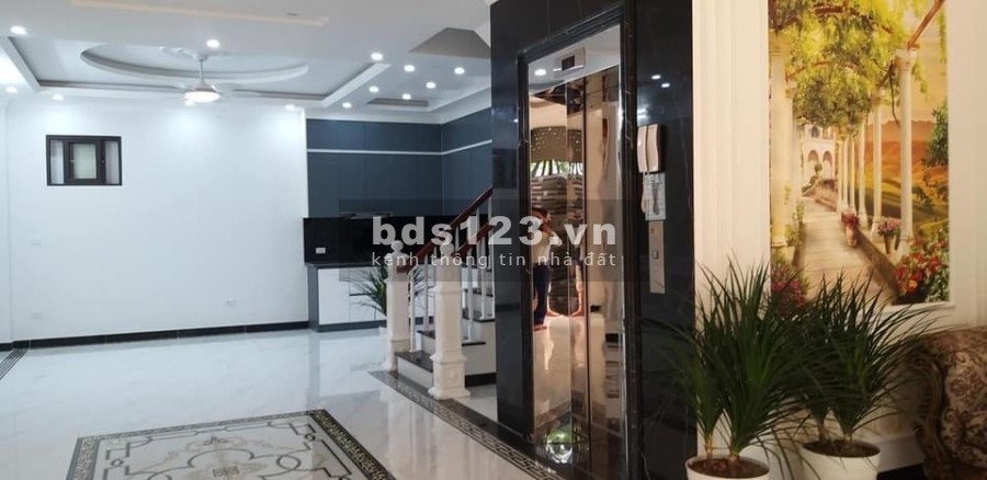 Nhà phân lô mới xây dựng, oto đỗ cửa phố Thạch Bàn, sổ sẵn giao dịch