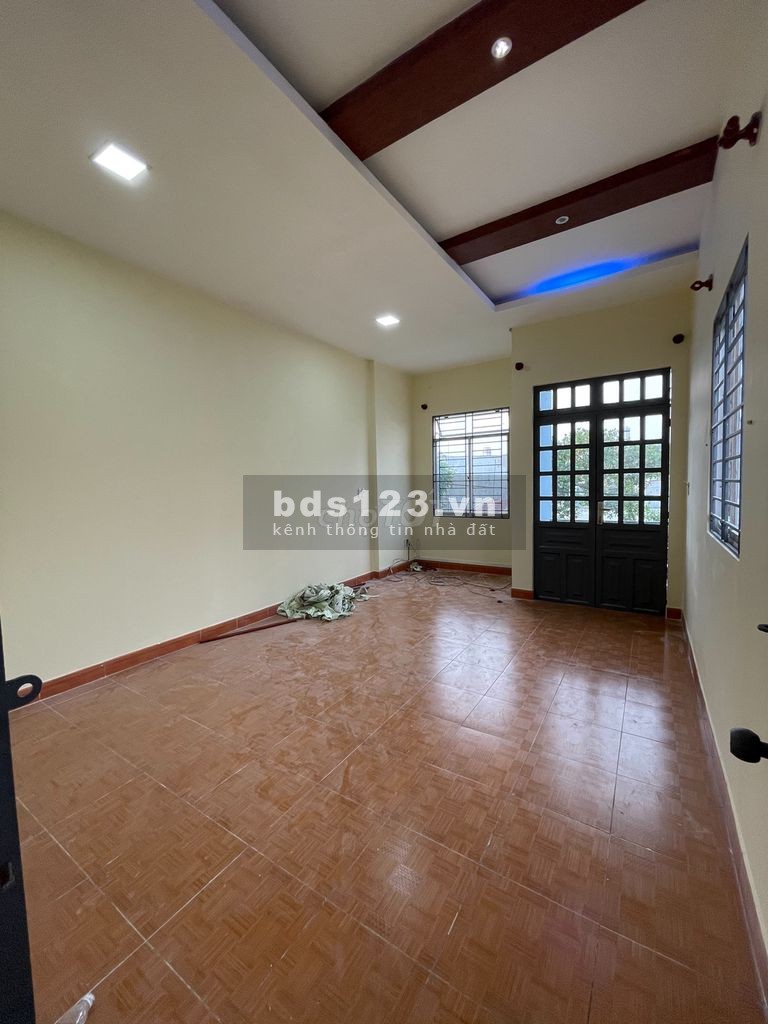 Nhà 2 tấm đúc diện tích 4x18m, SHR, hẻm xe hơi Song Hành vào 100m, lhcc
