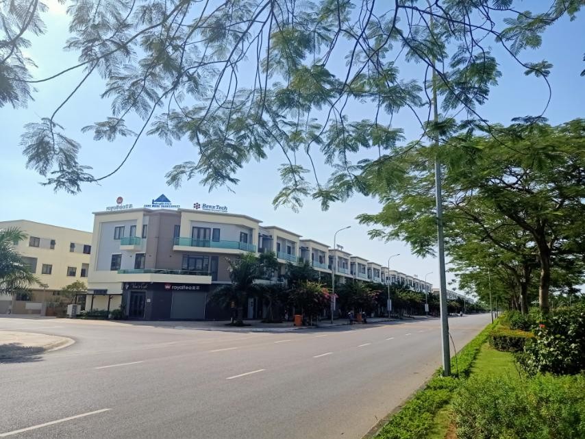 Bán nhà mặt phố lô góc đường 26m tuyến phố đi bộ tại khu đô thị VSIP. Vị trí vàng, tiện ích đầy đủ.