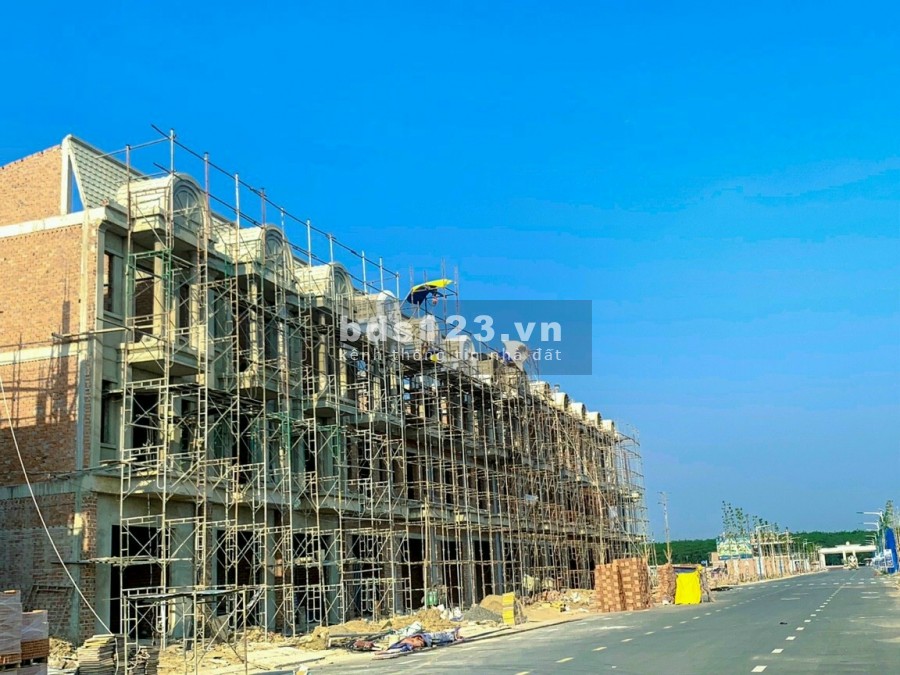Bán đất nền Century City giá 18 triệu/tháng, tiện ích đủ, vị trí đắc địa, khu dân cư