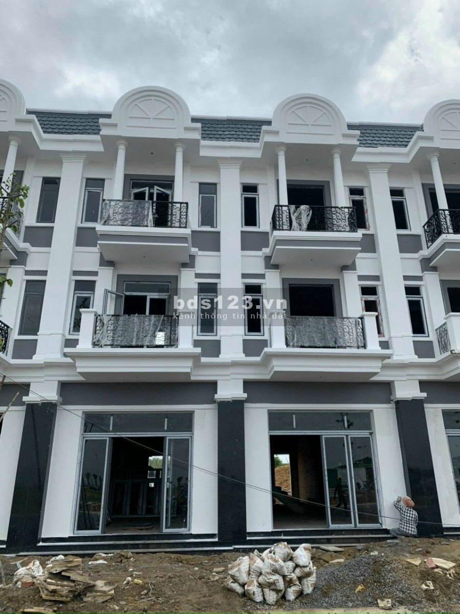 Bán nhà mặt phố Shophouse 120m2, 1 trệt 3 lầu tại Mặt Tiền ĐT769 - Bình Sơn