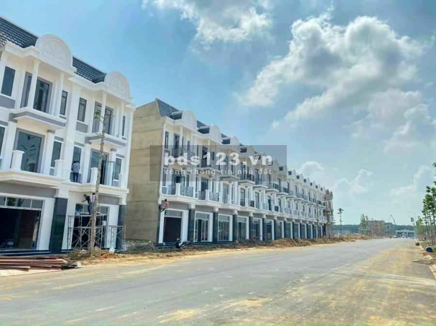 18 Triệu/m2 đất thành phố sân bay thổ cư sổ hồng riêng liệu có đắt lh 0769258555