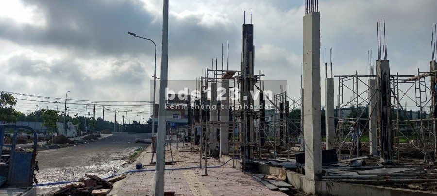Bán nhà mặt tiền đường Quốc Lộ 1A và đường Xã Đồi 61 liền kề KCN Bàu Xéo giá F0 giá sock chỉ 3,4 tỷ