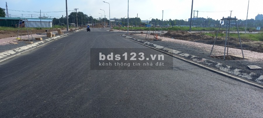 Bán nhà mặt tiền đường Quốc Lộ 1A và đường Xã Đồi 61 liền kề KCN Bàu Xéo giá F0 giá sock chỉ 3,4 tỷ
