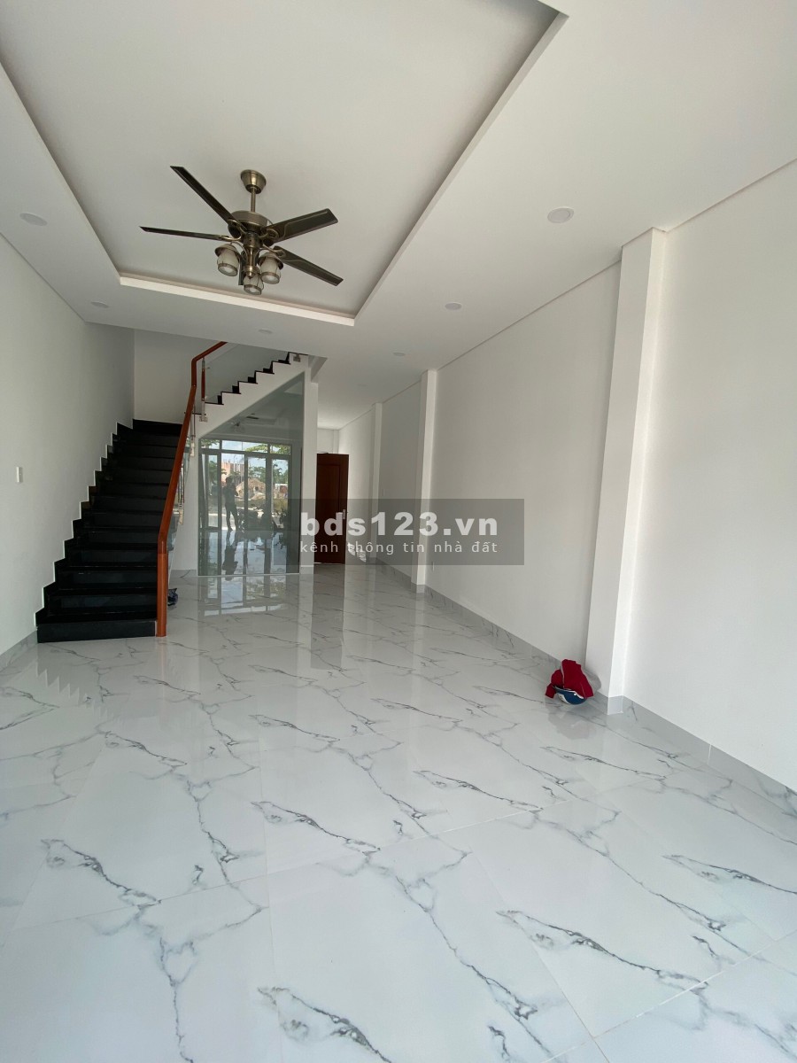 Bán nhà phố TP mới sổ hoàn công, giá chỉ 2,5 tỷ, công chứng sang tên ngay
