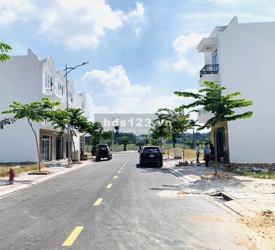 Bán nhà phố TP mới sổ hoàn công, giá chỉ 2,5 tỷ, công chứng sang tên ngay