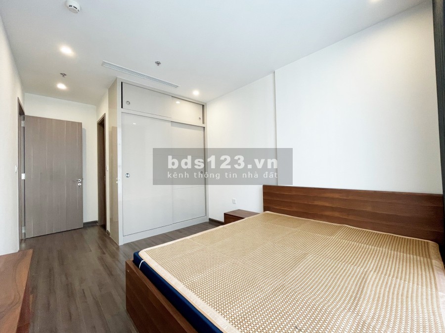 Cần cho thuê CH cao cấp tòa S2 Vinhomes Symphony. 2PN hướng ĐN đủ đồ đẹp. LH: 0979220466
