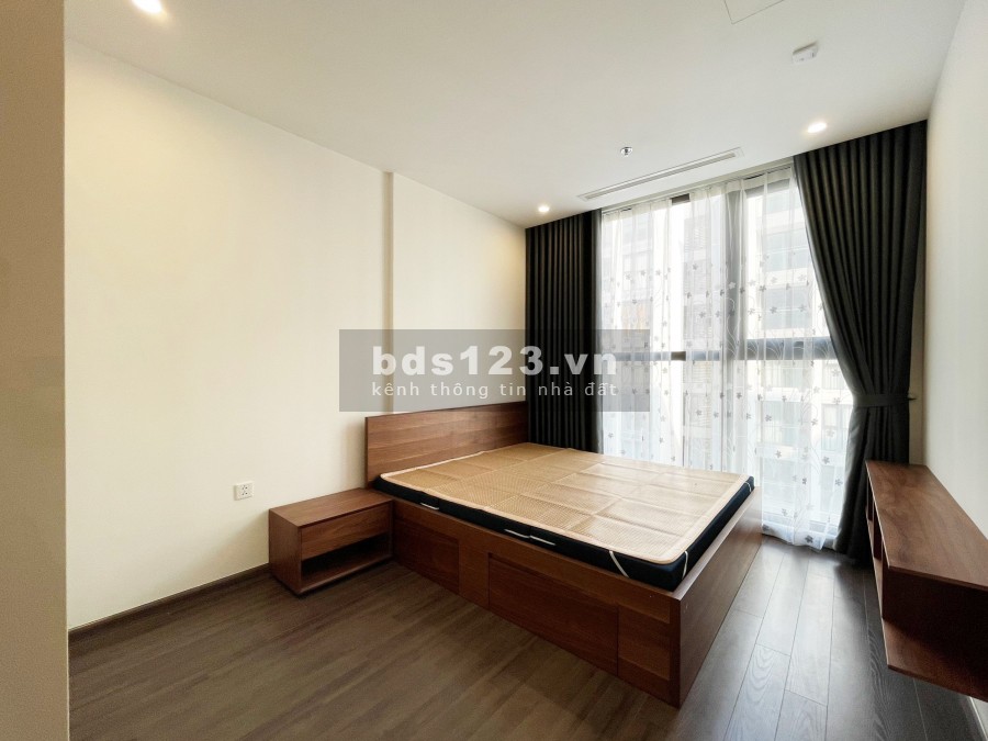 Cần cho thuê CH cao cấp tòa S2 Vinhomes Symphony. 2PN hướng ĐN đủ đồ đẹp. LH: 0979220466