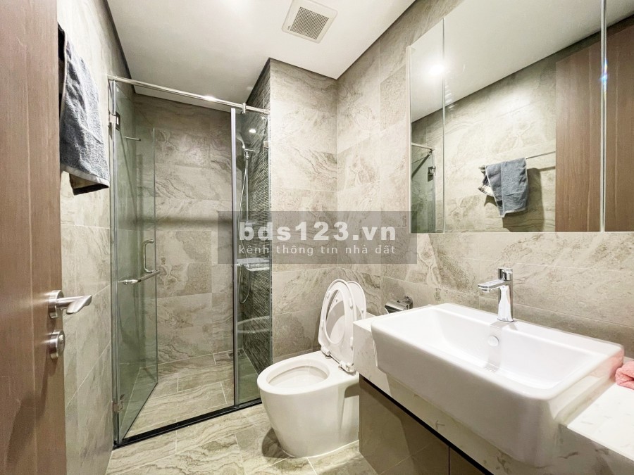 Cần cho thuê CH cao cấp tòa S2 Vinhomes Symphony. 2PN hướng ĐN đủ đồ đẹp. LH: 0979220466