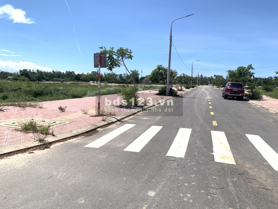 Bán lô góc mặt tiền đường 22m5 chợ Lai Nghi giá chỉ 10,5 triệu/m2
