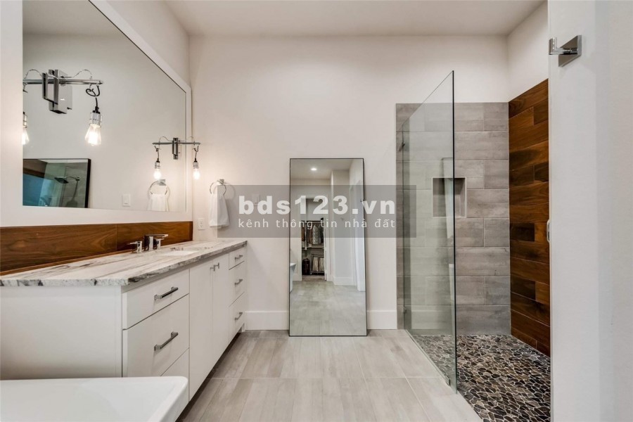 Bán nhà Hồ Tây, ngõ vào thông thoáng, vị trí đắc địa, giá 4.6 tỷ, sổ đỏ chính chủ