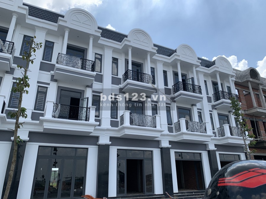 Thanh toá 30% sở ngay đất nền vị trí đẹp gần sân bay tặng 10-20 chỉ vàng, lh 0898 799 983 Ms Quyên