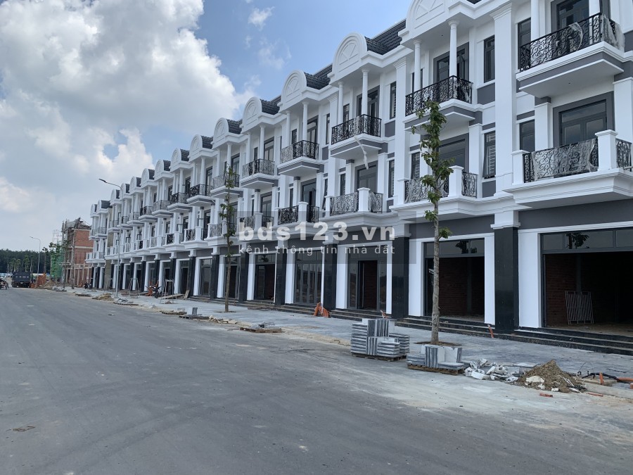 Thanh toá 30% sở ngay đất nền vị trí đẹp gần sân bay tặng 10-20 chỉ vàng, lh 0898 799 983 Ms Quyên