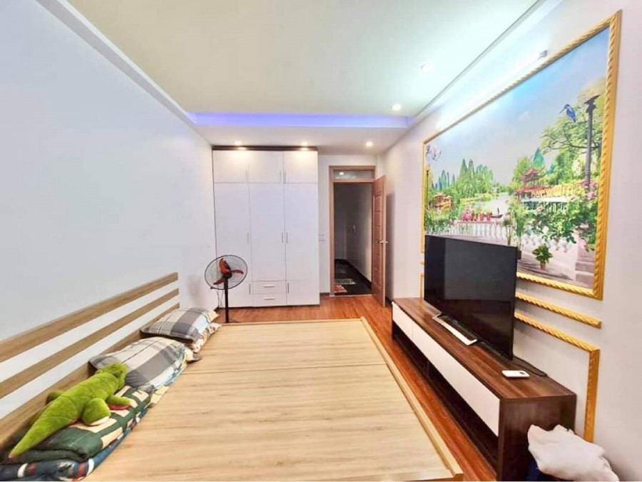 Mặt phố Nguyễn Chính Hoàng Mai kinh doanh sầm uất dt 55m2 5 tầng chỉ 6.85 tỷ