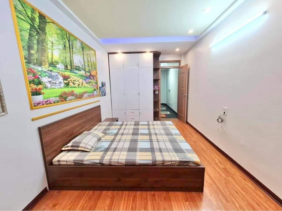 Mặt phố Nguyễn Chính Hoàng Mai kinh doanh sầm uất dt 55m2 5 tầng chỉ 6.85 tỷ