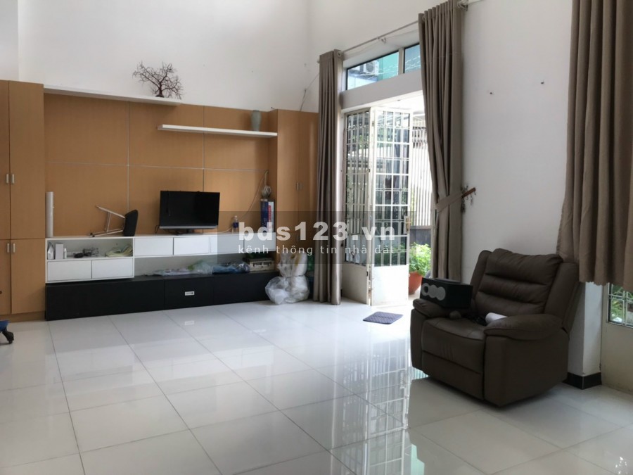 Bán Nhà Đường Tạ Quang Bữu, 1 Trệt, 2 Lầu, Sân Thượng giá chỉ 6,5 Tỷ, Quận 8