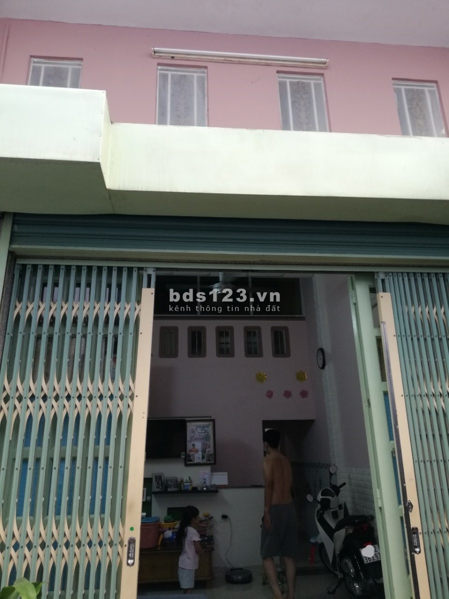 Nhà rộng kiên cố, vào ở ngay. Đối diện Etown Cộng Hòa. 4,7 tỷ