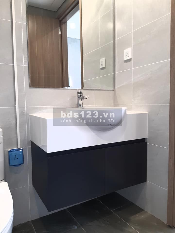 Bán cắt lỗ căn hộ tầng trung view thoáng mát chung cư Vinhomes Ocean Park, giá tốt