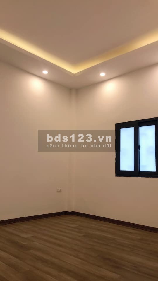 Bán nhà Gốc Đề, Hoàng Mai, dt 39m2 x 4 tầng, 4 phòng ngủ, nhà mới ở ngay, gần ô tô, 3.75 tỷ