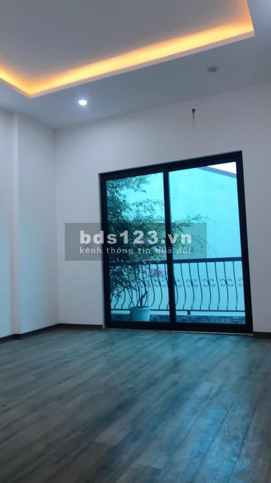 Bán nhà Gốc Đề, Hoàng Mai, dt 39m2 x 4 tầng, 4 phòng ngủ, nhà mới ở ngay, gần ô tô, 3.75 tỷ