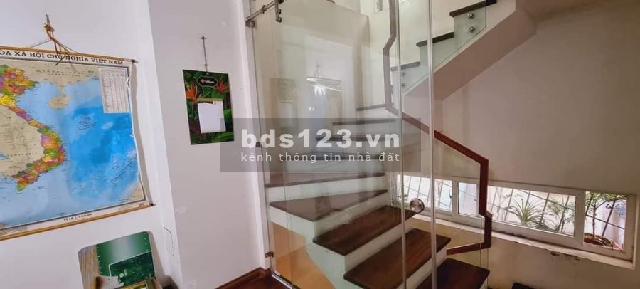 Bán nhà đường Trung. Văn phân lô khu Vip ô tô đỗ cửa, ngõ 3m, 100% nội thất cao cấp, giá 3ty3