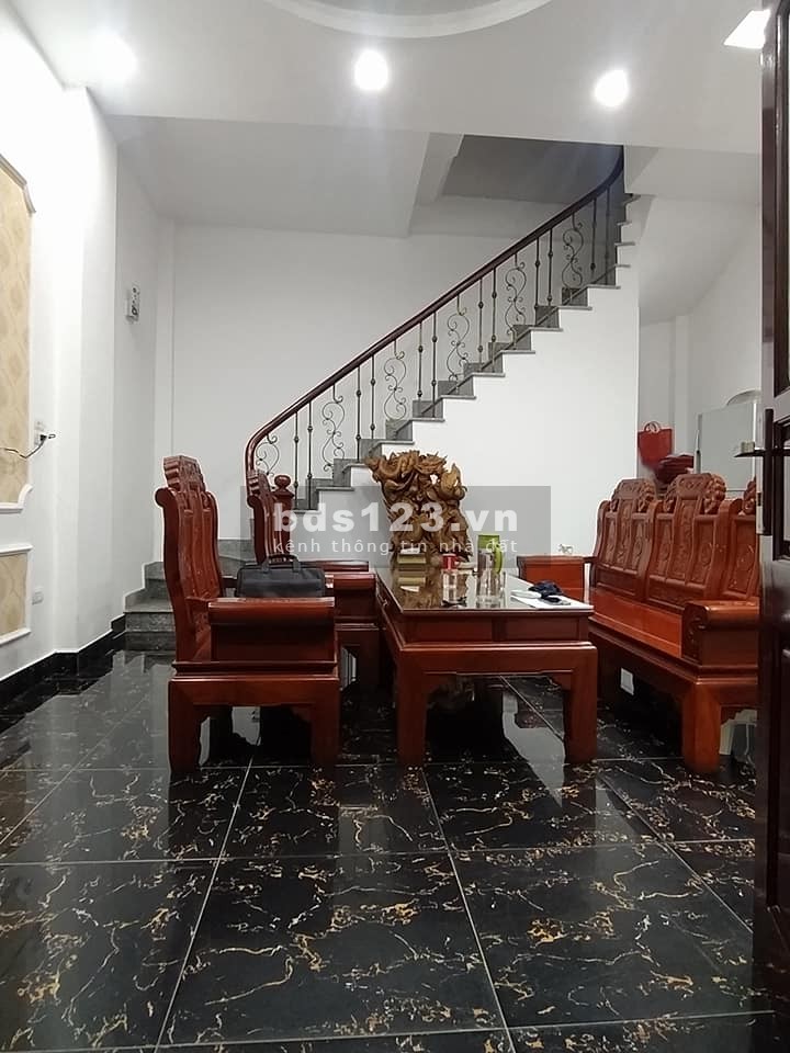 Bán nhà nguyên căn đẹp ngõ thông gần phố Minh Khai, dt 37m2, 5 tầng, mt 5m