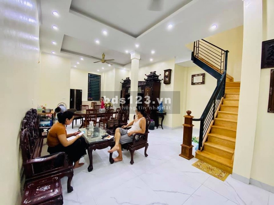 Có 102 nhà nguyên căn đang trống cần cho bán nhanh Tản Đà Hà Đông ôto lùi cửa ở ngay