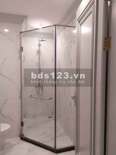 Cần bán gấp căn hộ tầng cao tòa R1 Sunshine, DT 57m2 giá 2.2 tỷ