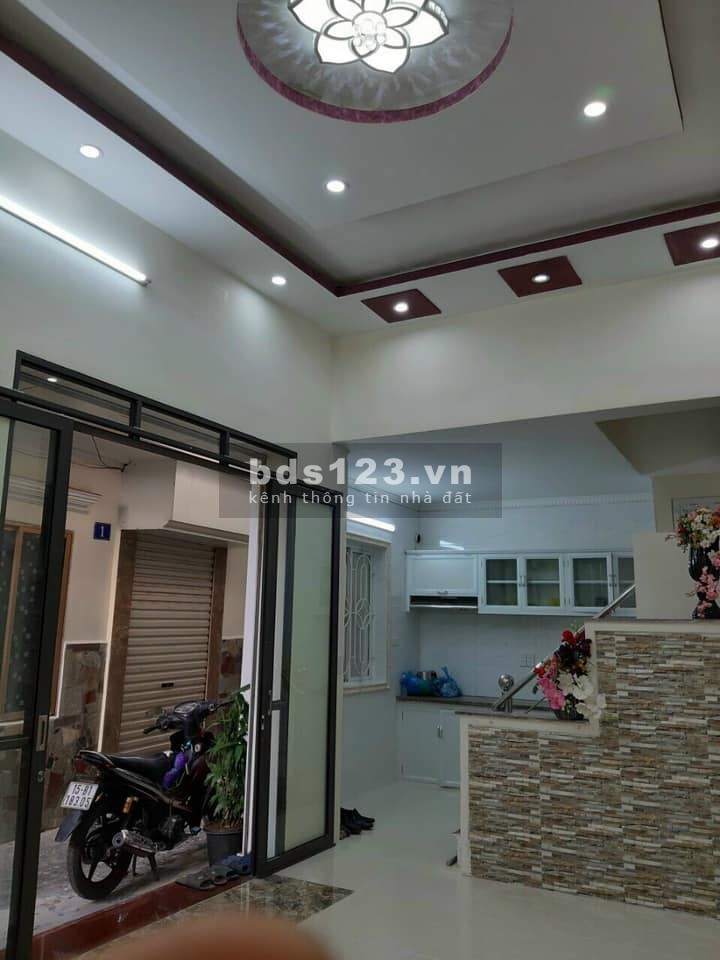 Duy nhất 1 căn ngay Nguyễn Văn Huyên Đi bộ ra công viên Nghĩa Đô, Nhà 4 tầng 45m2 giá 3.3 tỷ