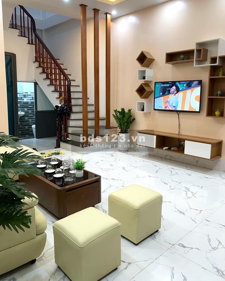 Bán gấp nhà Lê Đức Thọ, Nam Từ Liêm dt 50m2, 3 tầng, MT 4m giá chỉ 3.3tỷ