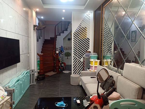 Quá hiếm! Bán nhà phố Tôn Thất Tùng Đống Đa Bệnh viện Đại Học Y oto sát cửa 42m chỉ 3.9 tỷ