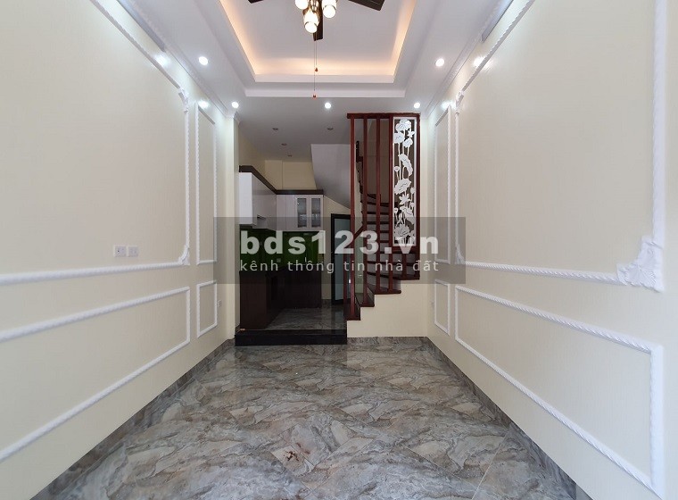 Bán nhà nguyên căn duy nhất phố Bồ Đề, dt 36m2, 5 tầng đúc, giá nhỉnh 3 tỷ