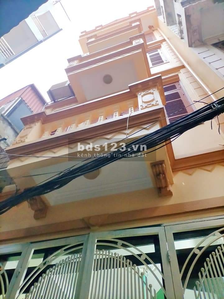 Bán nhà tặng lại nội thất tại Cầu Giấy 37m2 4 tầng, MT3.9 m, chỉ 4.7 tỷ