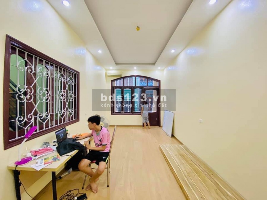 Có 102 nhà nguyên căn đang trống cần cho bán nhanh Tản Đà Hà Đông ôto lùi cửa ở ngay