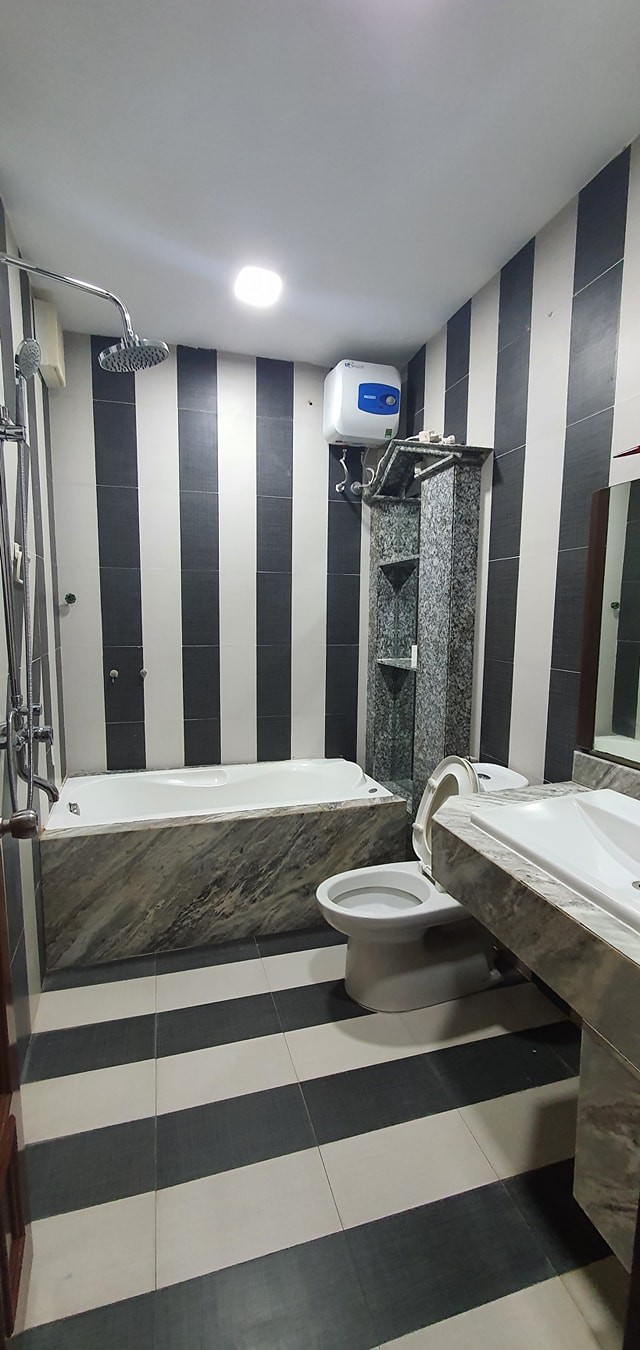 Bán nhà phố Tây Sơn, Đống Đa, dt 70m2, 4 tầng giá 6 tỷ gần phố 3 mặt thoáng, lhcc