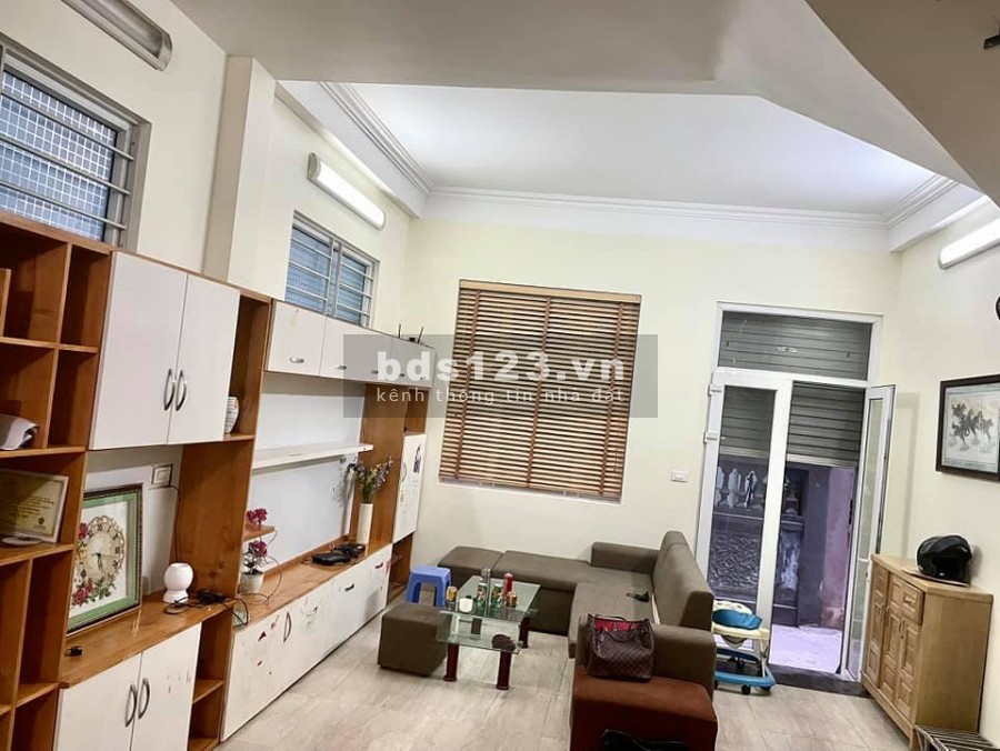 Bán Nhà Cổ Nhuế, Gần Ôtô, Ở Sướng, diện tích 40m2 4 tầng, giá bán 3.4 Tỷ.