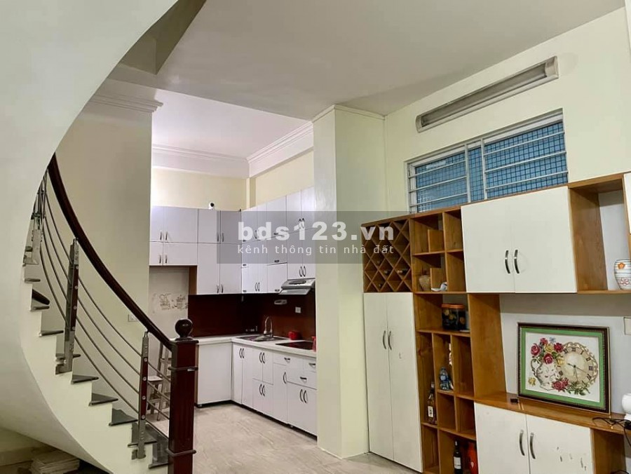 Bán Nhà Cổ Nhuế, Gần Ôtô, Ở Sướng, diện tích 40m2 4 tầng, giá bán 3.4 Tỷ.