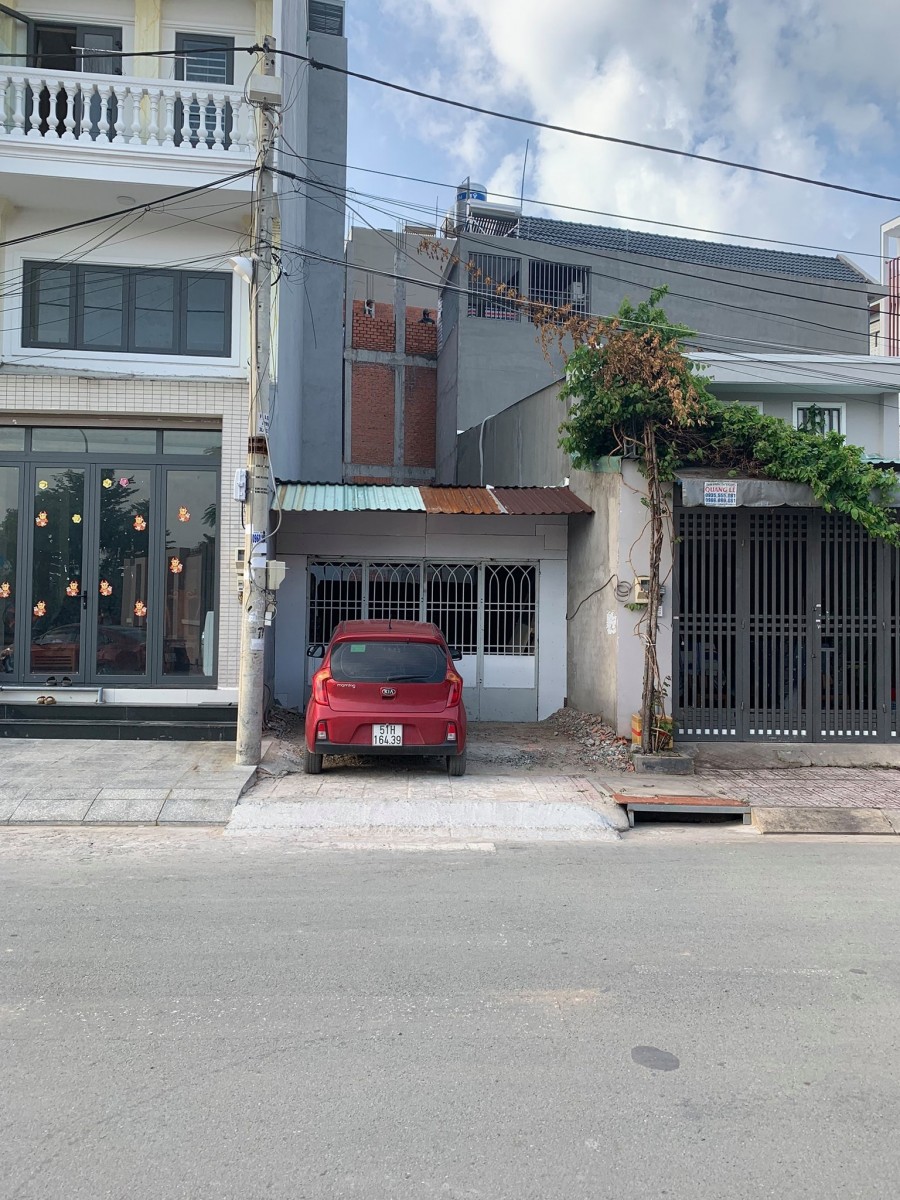Bán nhà cấp 4 tiện xây mới khu Vip xe tải tránh, diện tích 67m2, giá bán 6.1 tỷ