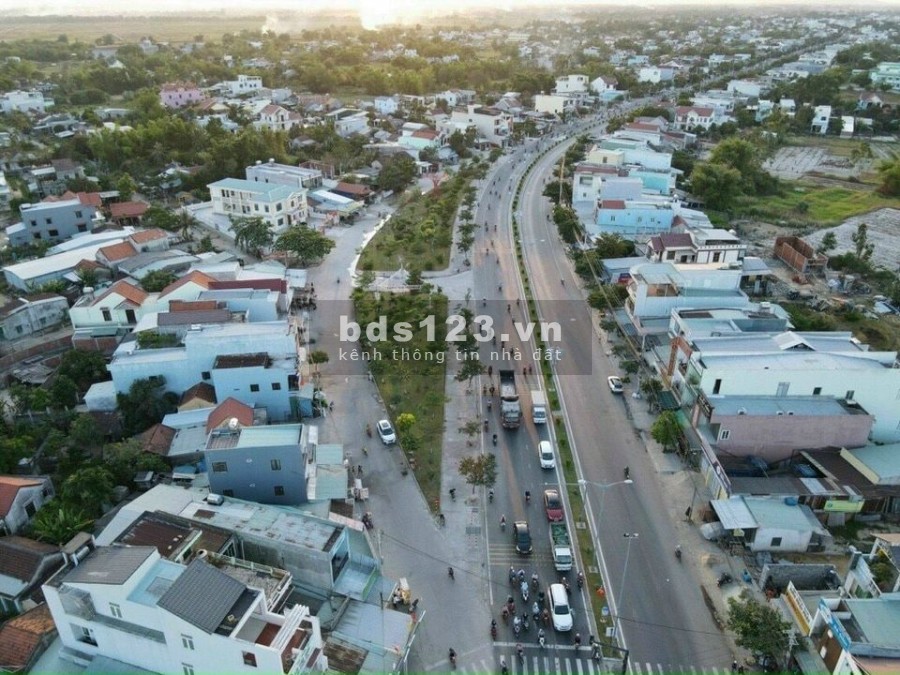 Bán nhanh lô đất mặt tiền chợ, đường 27m và đường 33m thông thẳng ra biển chỉ 4p đi xe
