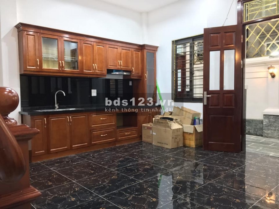 Bán nhà nguyên căn đẹp ngõ thông gần phố Minh Khai, dt 37m2, 5 tầng, mt 5m