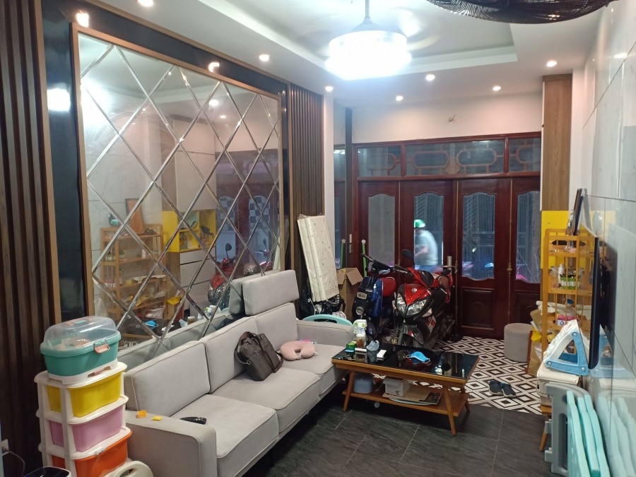 Quá hiếm! Bán nhà phố Tôn Thất Tùng Đống Đa Bệnh viện Đại Học Y oto sát cửa 42m chỉ 3.9 tỷ