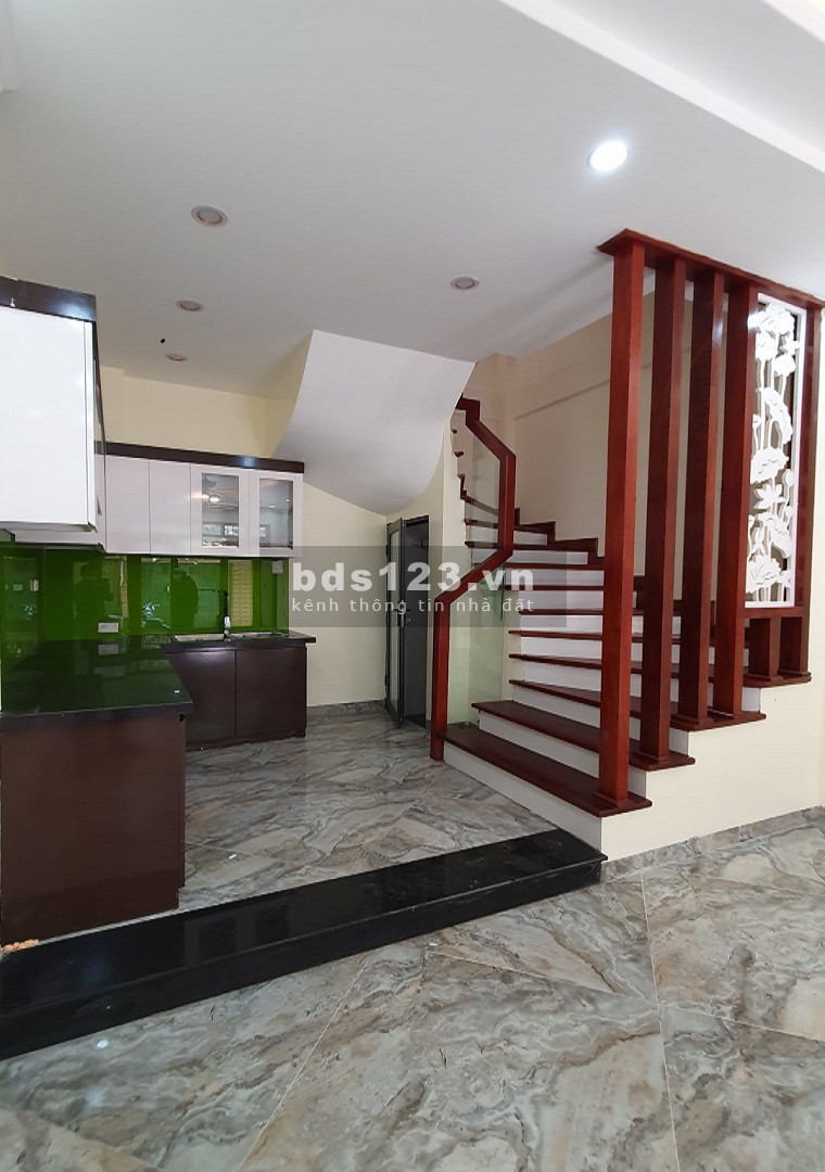 Bán nhà nguyên căn duy nhất phố Bồ Đề, dt 36m2, 5 tầng đúc, giá nhỉnh 3 tỷ
