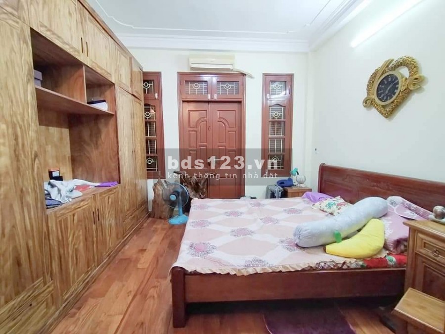 Bán nhà tặng lại nội thất tại Cầu Giấy 37m2 4 tầng, MT3.9 m, chỉ 4.7 tỷ