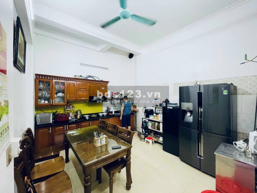 Bán nhà mặt phố phường Cẩm Thượng, TP HD, 71m2, mt 4m, 3 tầng, 3 ngủ, KD cực tốt, 3.5 tỷ