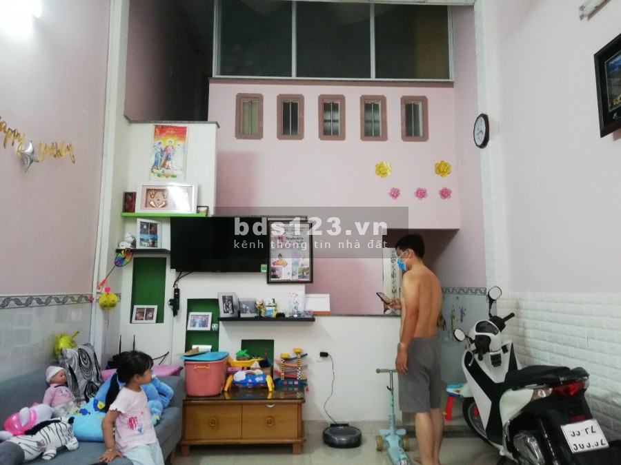 Nhà rộng kiên cố, vào ở ngay. Đối diện Etown Cộng Hòa. 4,7 tỷ