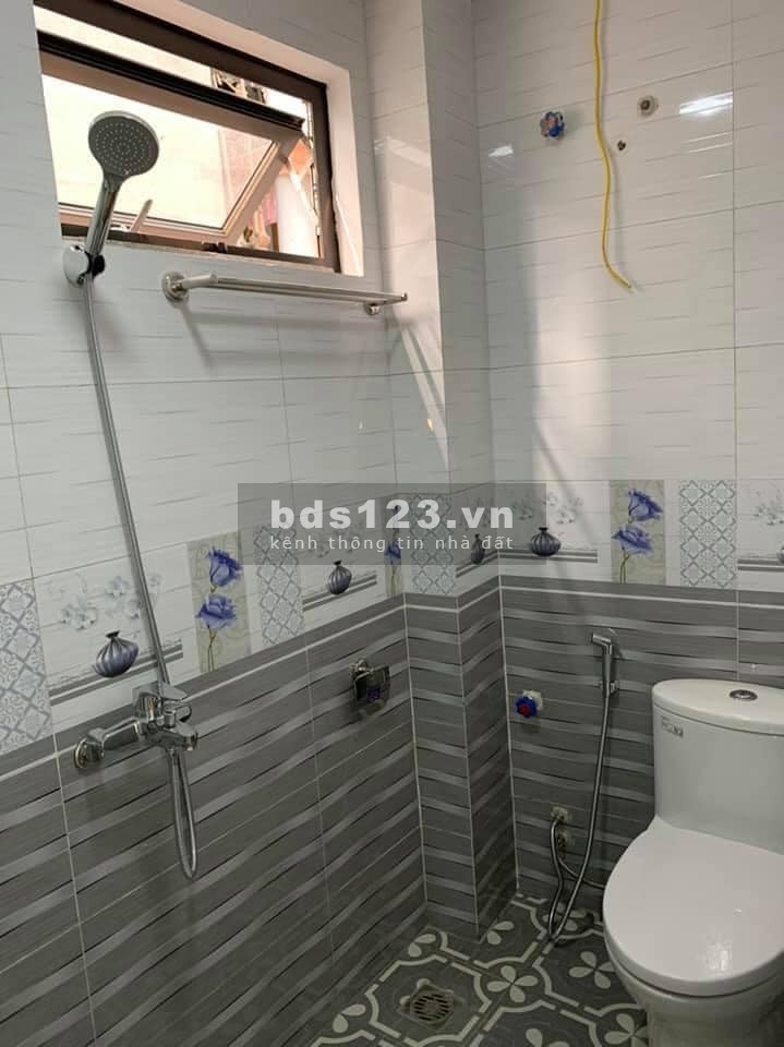 Bán nhà 5 tầng đúc kiên cố dòng tiền 50 triệu/tháng, giá chỉ 4.5 tỷ, sổ sẵn