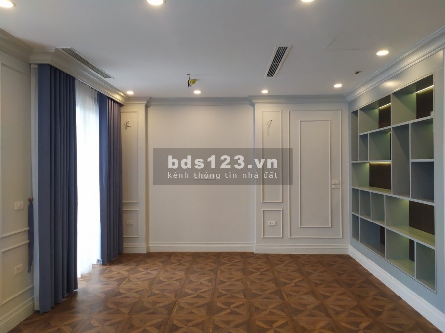 Cần bán gấp căn hộ tầng cao tòa R1 Sunshine, DT 57m2 giá 2.2 tỷ