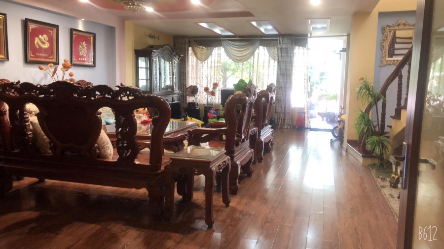 Tôi cần bán tòa nhà 10 tầng ở Cầu Giấy, Kinh doanh dòng tiền ổn định, lh 0939286833