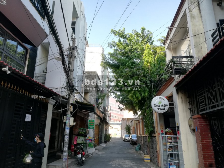 Nhà rộng kiên cố, vào ở ngay. Đối diện Etown Cộng Hòa. 4,7 tỷ