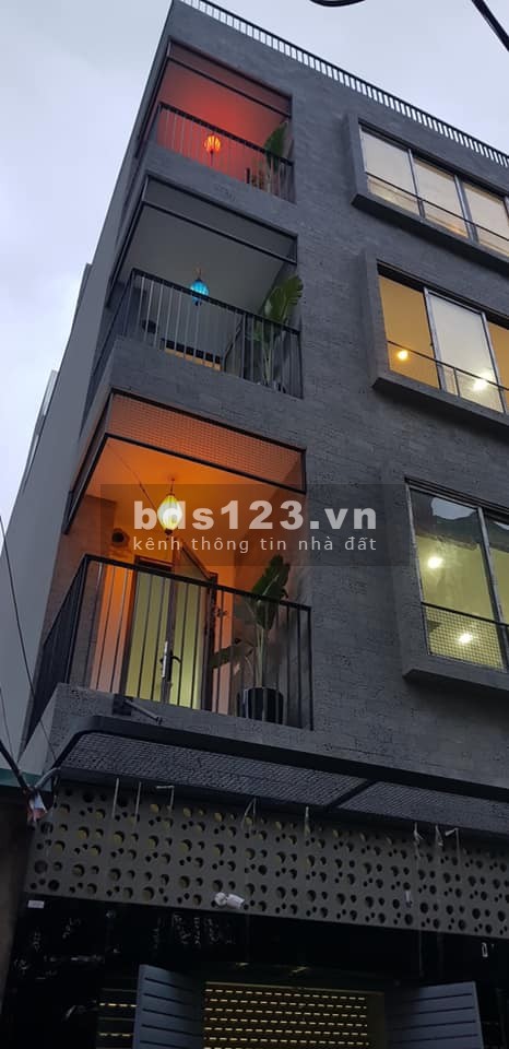 Bán nhà phố Trần Cung, đường Hoàng Quốc Việt, diện tích 49m2 - nhà thoáng, view đẹp tuyệt vời